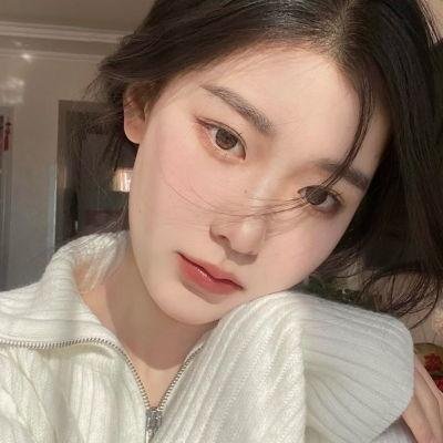 缓缓前行的老货轮